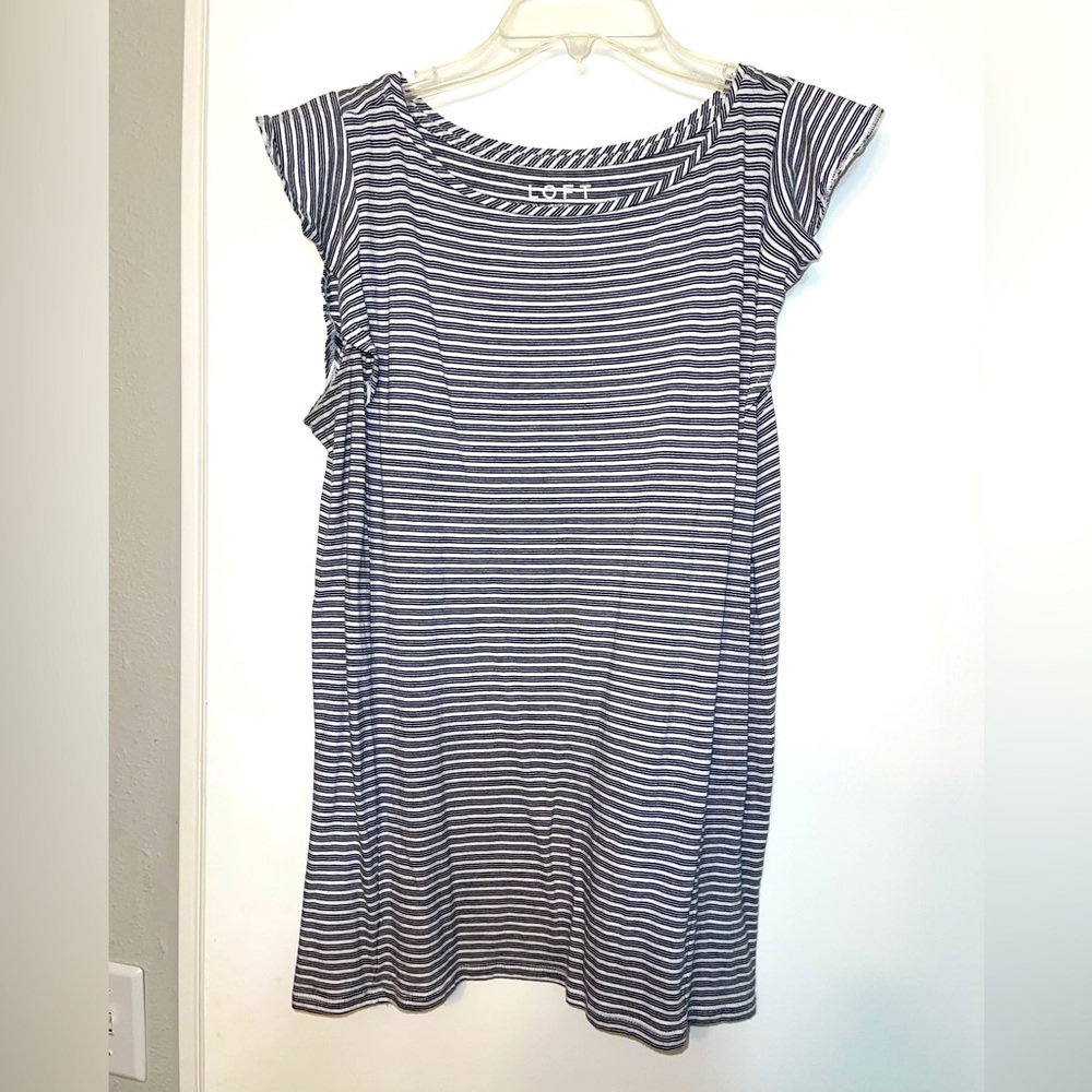 Black and white T-shirt